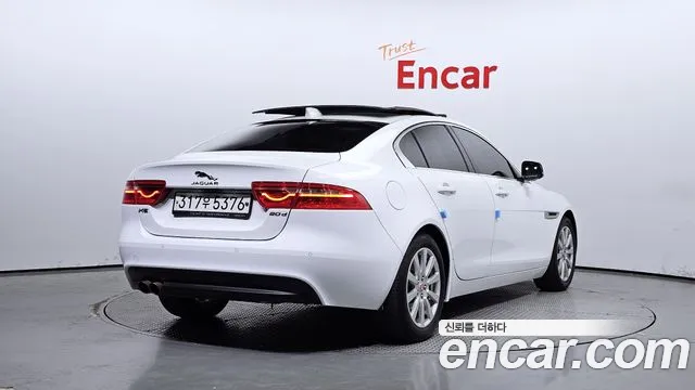Jaguar XE 2019 — фото 2