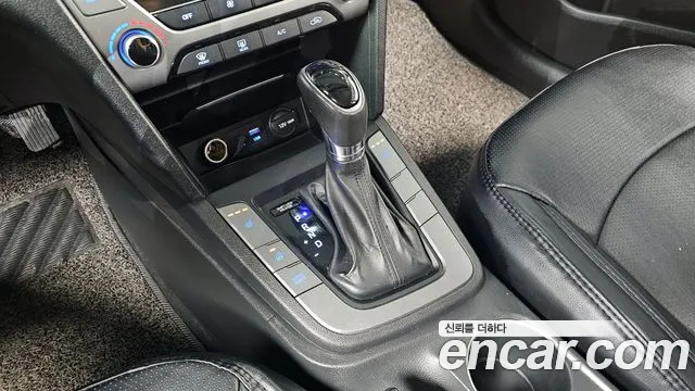 Hyundai AVANTE 2017 — фото 9