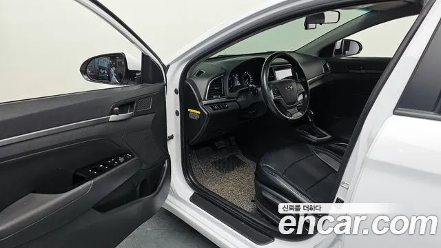 Hyundai AVANTE 2017 — фото 10