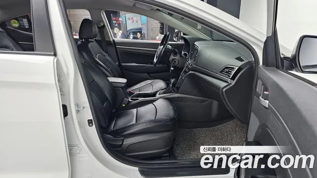 Hyundai AVANTE 2017 — фото 11