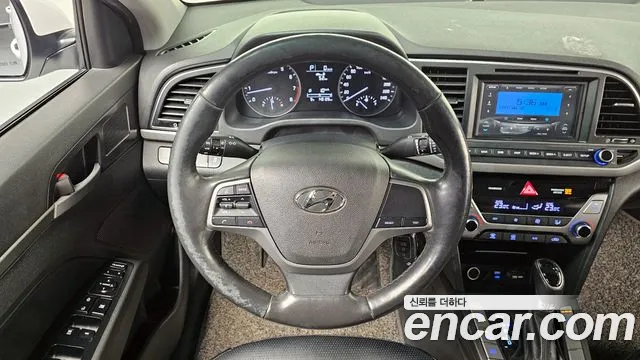 Hyundai AVANTE 2017 — фото 13