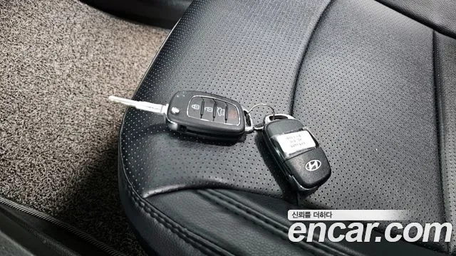Hyundai AVANTE 2017 — фото 19