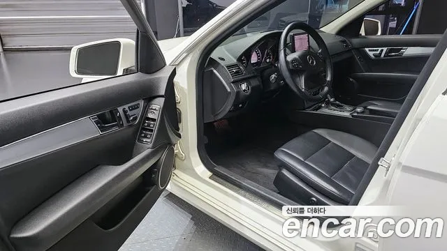 Mercedes-Benz C-Class 2010 — фото 11