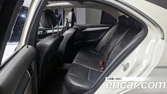 Mercedes-Benz C-Class 2010 — фото 12