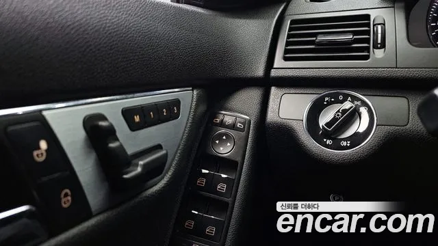 Mercedes-Benz C-Class 2010 — фото 18