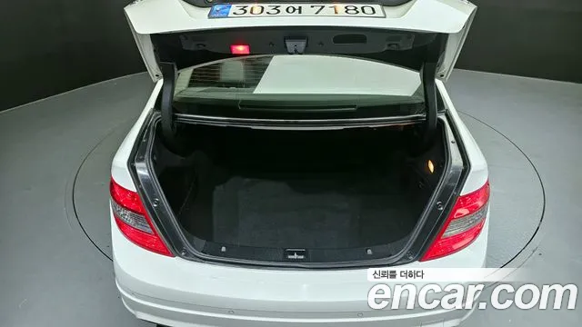 Mercedes-Benz C-Class 2010 — фото 20