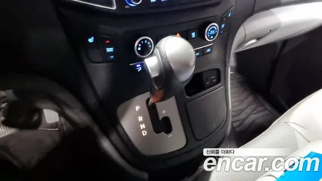Hyundai Starex 2019 — фото 9
