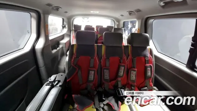 Hyundai Starex 2019 — фото 12