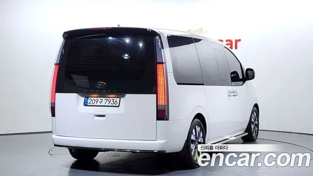 Hyundai Staria 2023 — фото 2