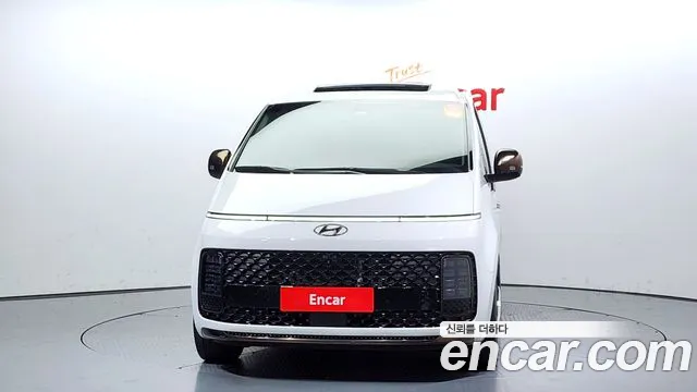 Hyundai Staria 2023 — фото 3