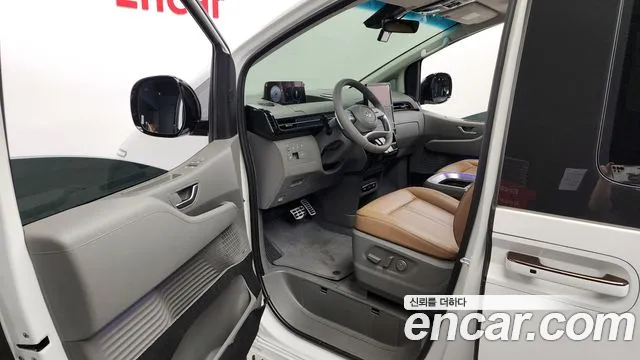 Hyundai Staria 2023 — фото 10