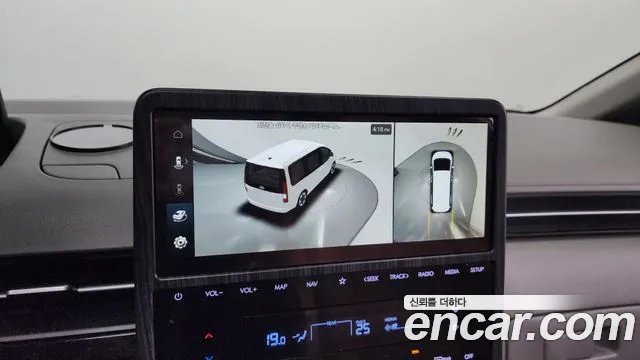 Hyundai Staria 2023 — фото 16