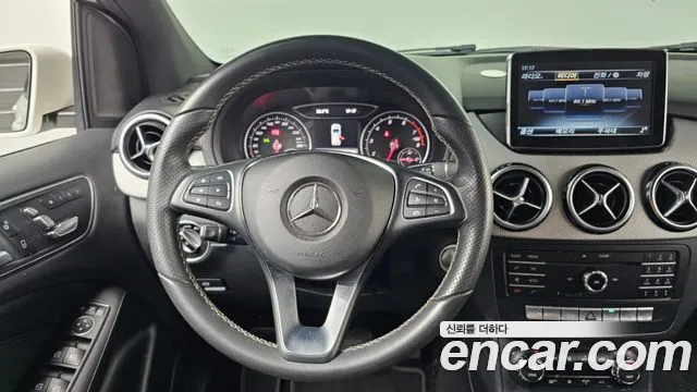 Mercedes-Benz B-Class 2018 — фото 13