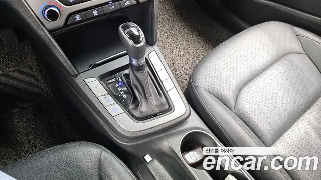 Hyundai AVANTE 2016 — фото 9