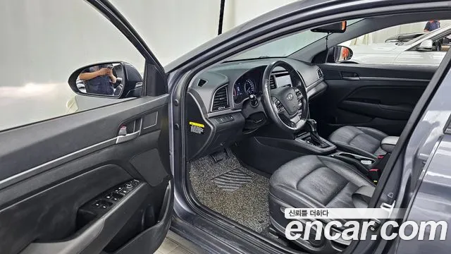 Hyundai AVANTE 2016 — фото 10