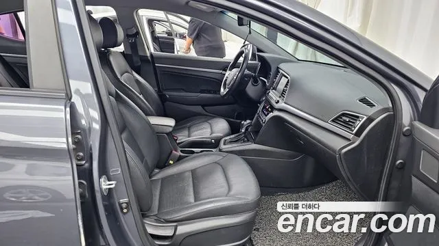 Hyundai AVANTE 2016 — фото 11