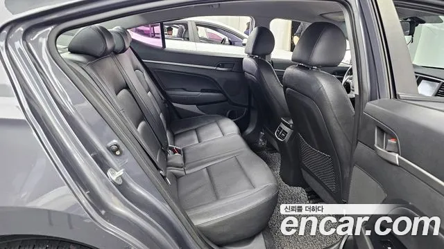 Hyundai AVANTE 2016 — фото 12
