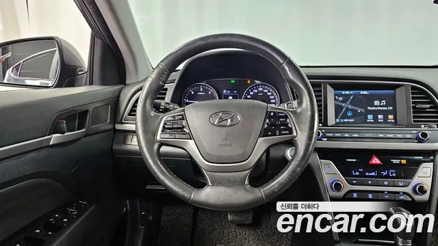 Hyundai AVANTE 2016 — фото 13