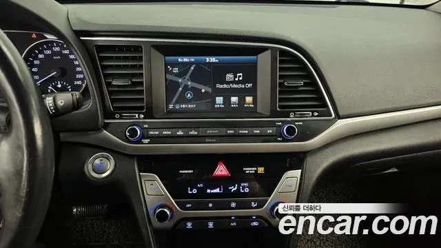Hyundai AVANTE 2016 — фото 14