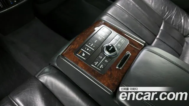 Hyundai Equus 2011 — фото 18