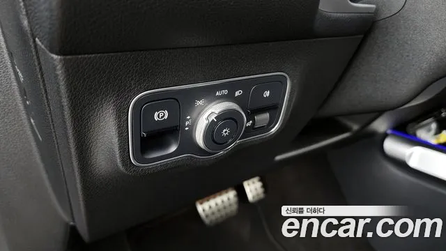 Mercedes-Benz GLB-Class 2023 — фото 16