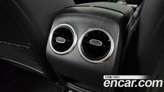 Mercedes-Benz GLB-Class 2023 — фото 19