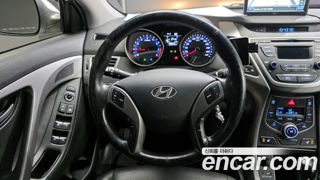 Hyundai AVANTE 2014 — фото 13