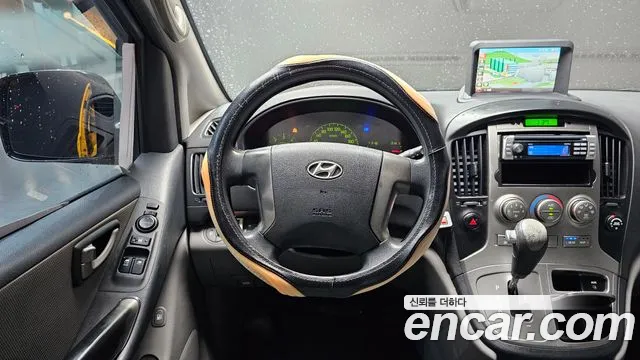 Hyundai Starex 2010 — фото 12