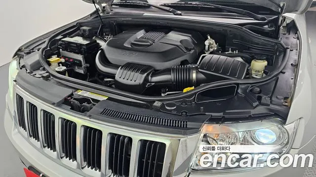 Jeep Cherokee 2011 — фото 6