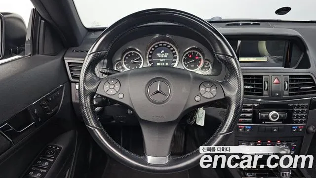 Mercedes-Benz E-Class 2011 — фото 13