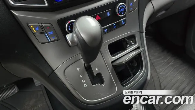 Hyundai Starex 2017 — фото 9