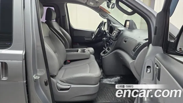 Hyundai Starex 2017 — фото 10