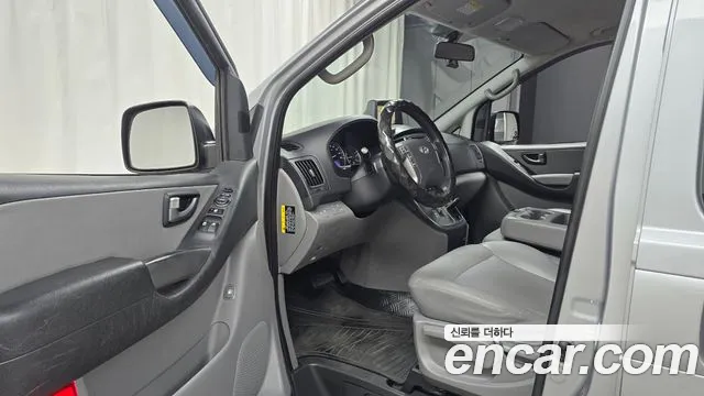 Hyundai Starex 2017 — фото 11
