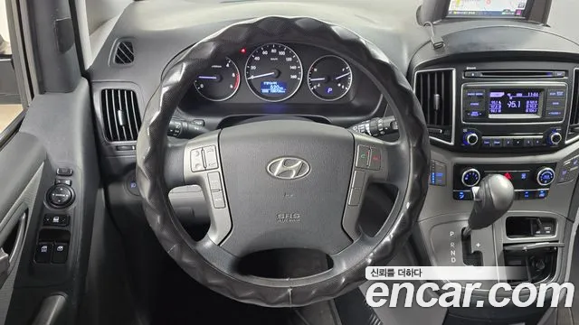 Hyundai Starex 2017 — фото 13