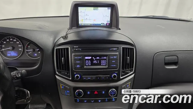 Hyundai Starex 2017 — фото 14
