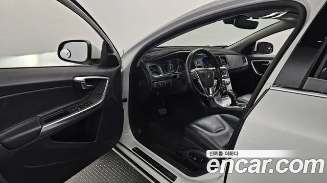 Volvo S60 2017 — фото 10