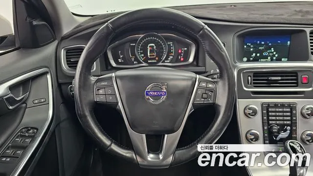 Volvo S60 2017 — фото 13