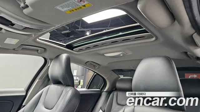 Volvo S60 2017 — фото 19