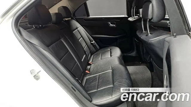 Mercedes-Benz E-Class 2010 — фото 12