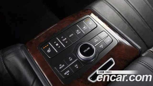 Hyundai Equus 2012 — фото 19