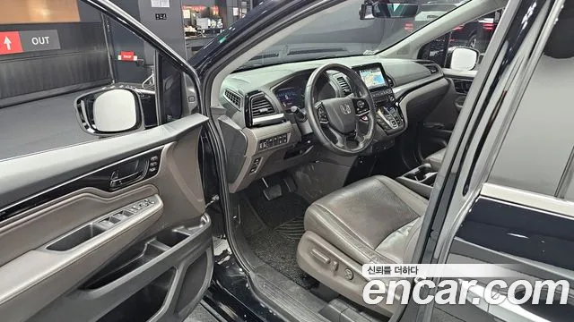Honda Odyssey 2018 — фото 11
