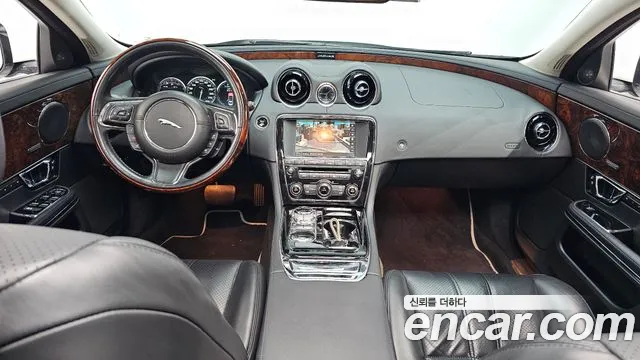 Jaguar XJ 2015 — фото 7