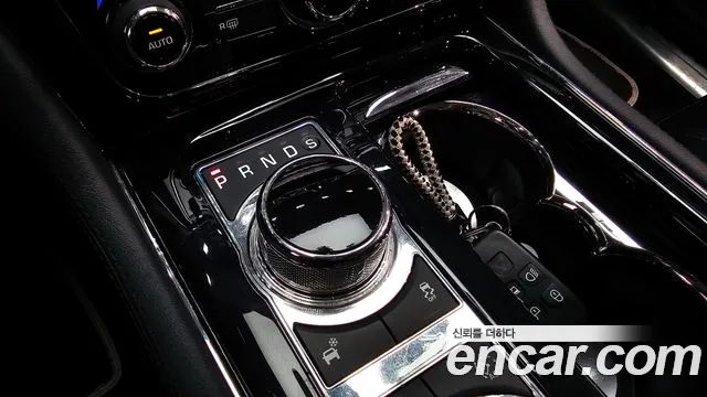 Jaguar XJ 2015 — фото 9