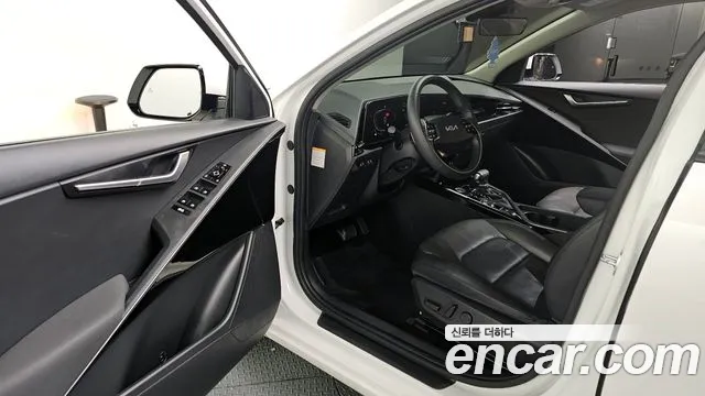 Kia Niro 2022 — фото 10