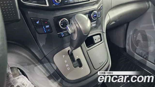 Hyundai Starex 2019 — фото 9