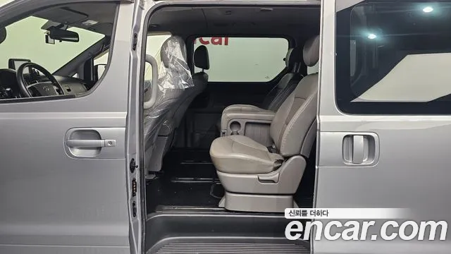 Hyundai Starex 2019 — фото 11