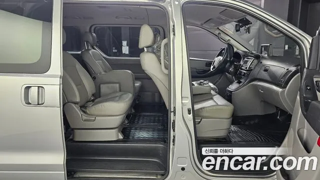Hyundai Starex 2019 — фото 12