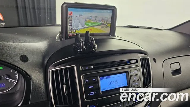 Hyundai Starex 2019 — фото 16