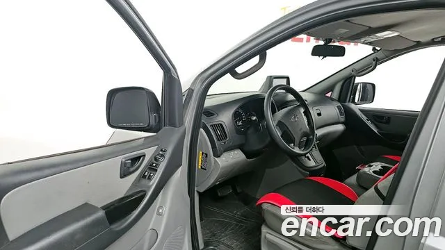 Hyundai Starex 2017 — фото 10