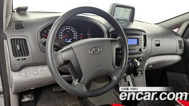 Hyundai Starex 2017 — фото 12